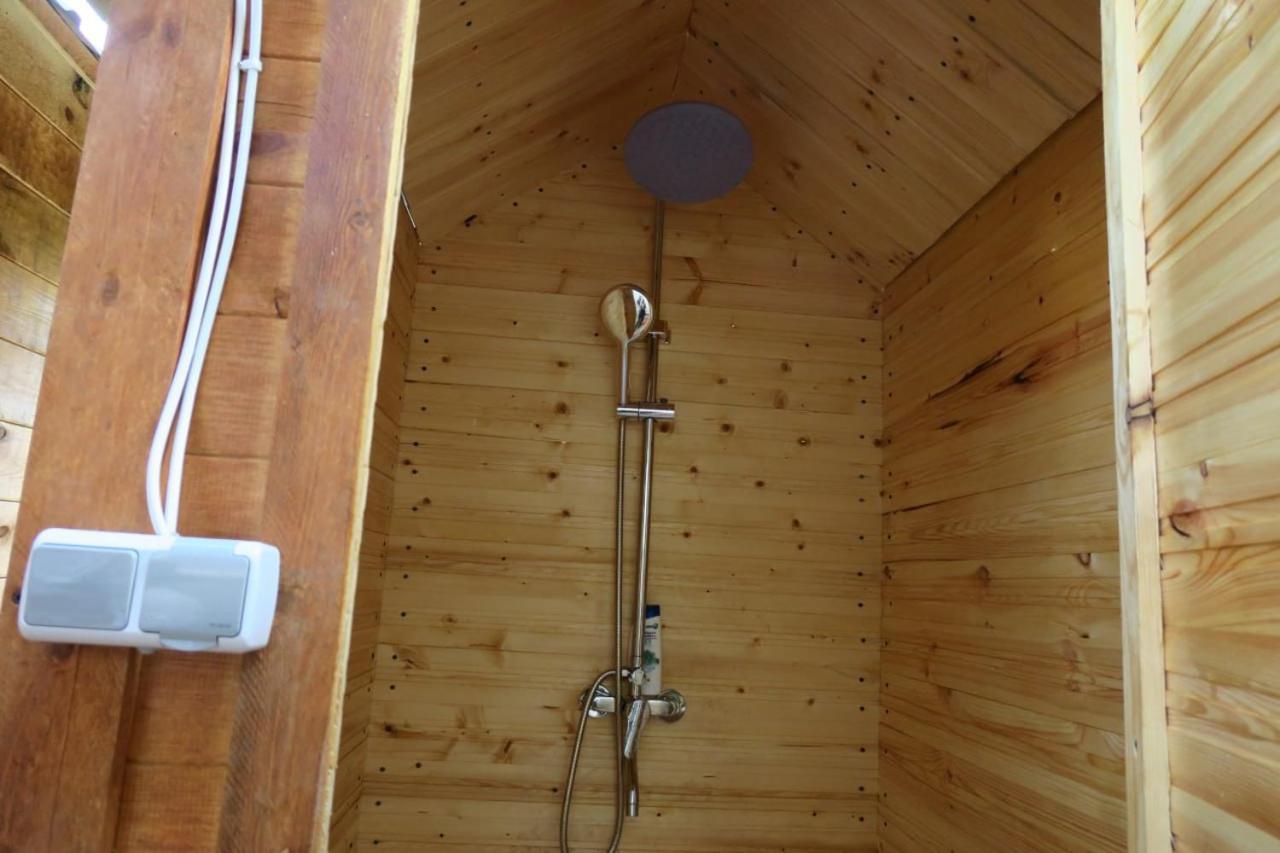Geshouseaselbarskoon Hotell Exteriör bild